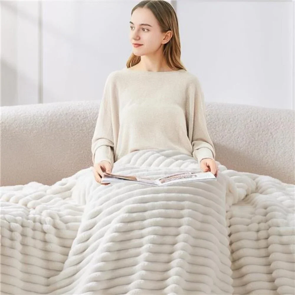 Fleece Throw Blanket for Couch - 300GSM Soft & Warm Fluffy Cream White Blanket